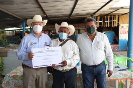 SEDEA: Entrega de apoyos para acuicultores y pescadores.