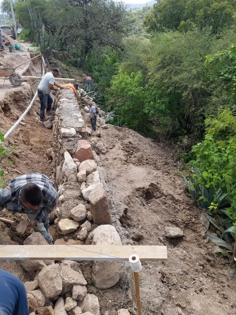 Administración municipal:  Rehabilita accesos y caminos.