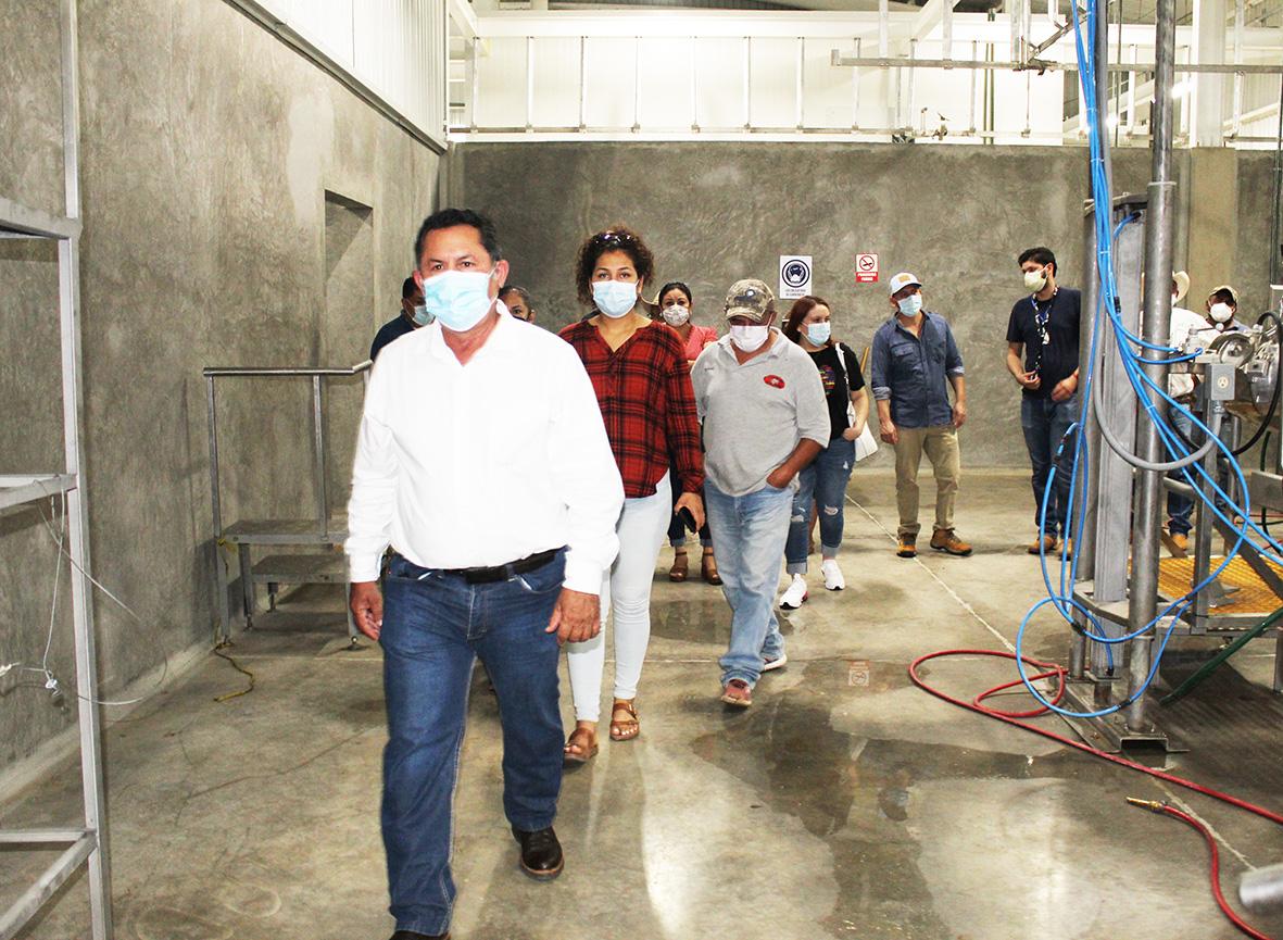 El Presidente Municipal Efraín Muñoz Recorre  Nuevo Rastro Municipal.