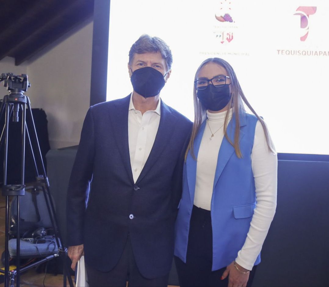 Asiste Lupita Pérez a la ponencia de Enrique de la Madrid “Perspectivas y recuperación del turismo”.