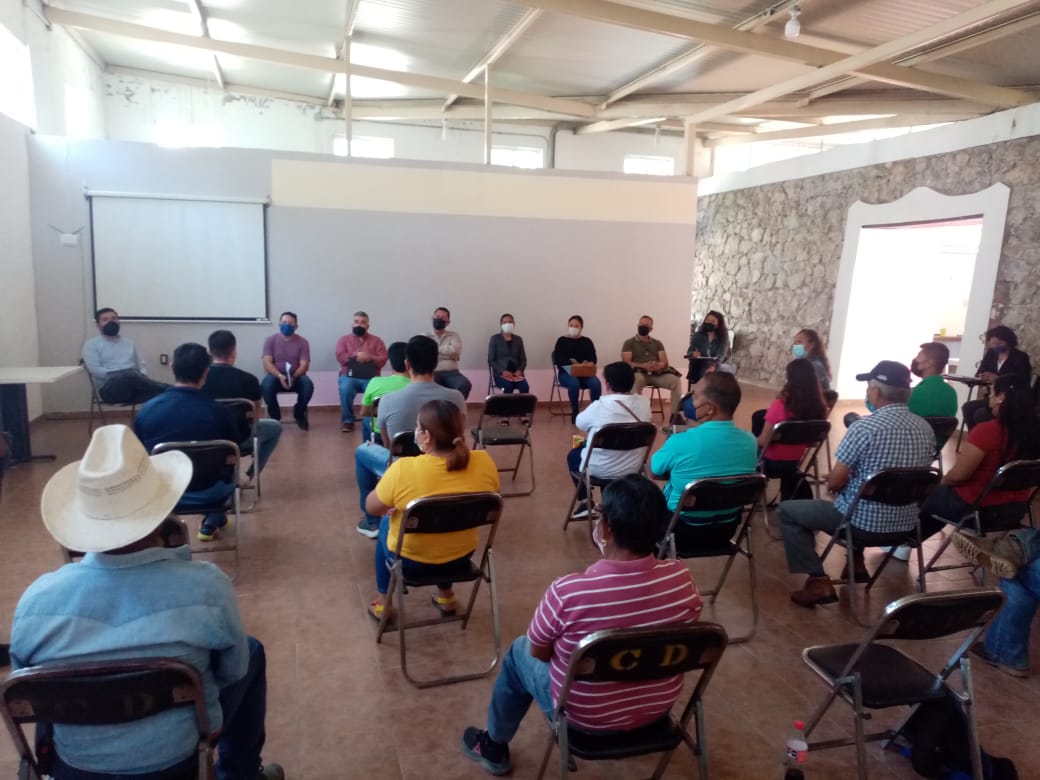 El presidente: Efrain Muñoz Cosme,  y su equipo de regidores recorren todas las direcciones.