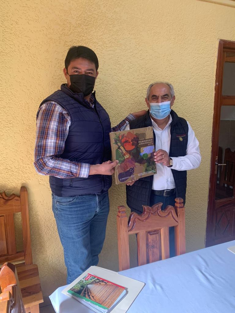 Tras reunirse: SADER y municipio de San Joaquín impulsaran a productores.
