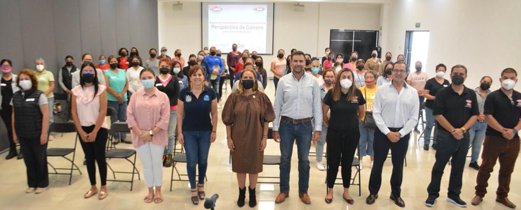 Impulsan IQM y CMIC a mujeres con capacitación