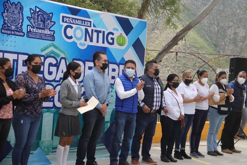 Entrega Obra Juan Carlos Linares en CECYTEQ Peñamiller