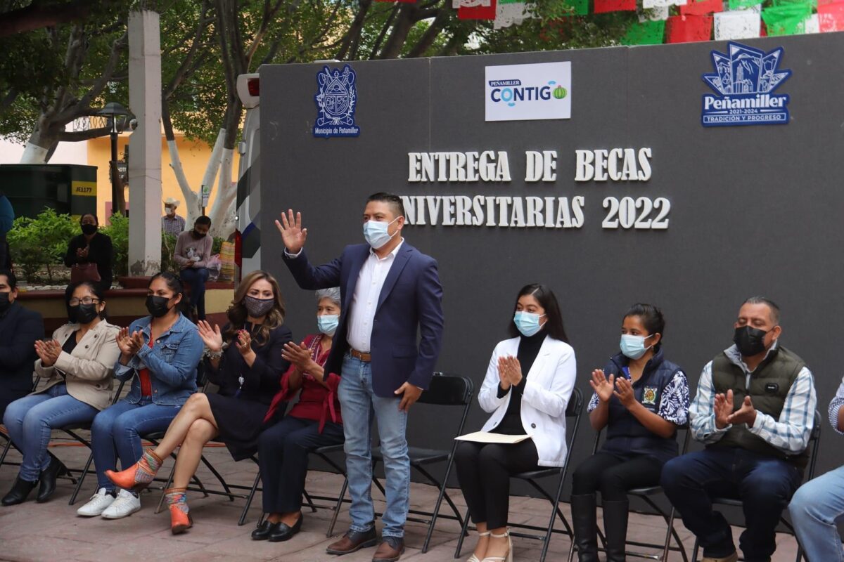 Cuarto Año de Entrega de Becas Universitarias en Peñamiller