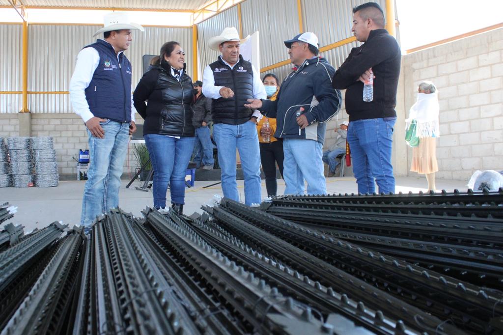 Habitantes de Tolimán Reciben Insumos del Programa Municipalizado