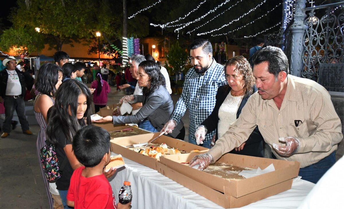 Realiza corte de Rosca de Reyes Edil Jalpense