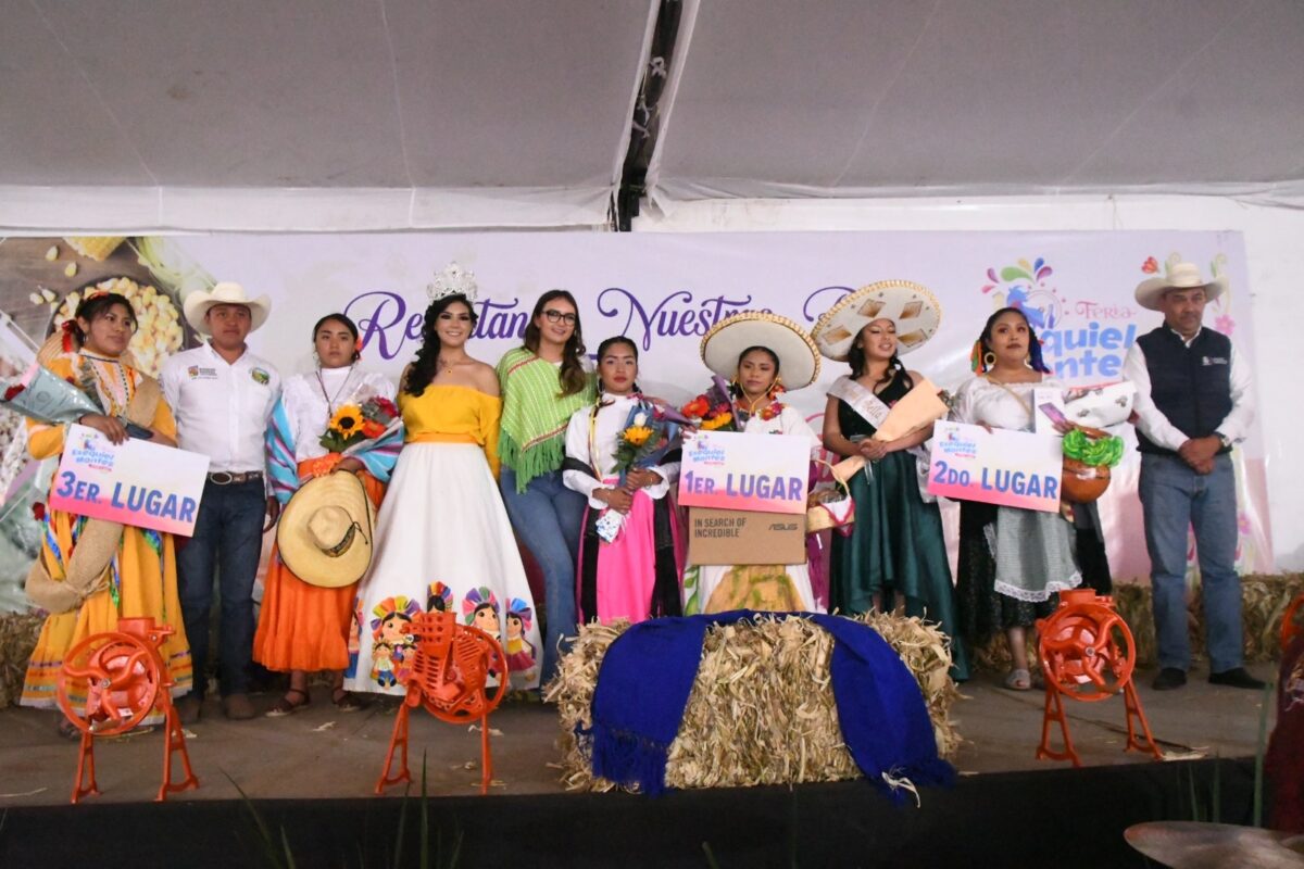 María Pamela Gana Certamen de la Flor más Representativa en la Feria de Ezequiel Montes