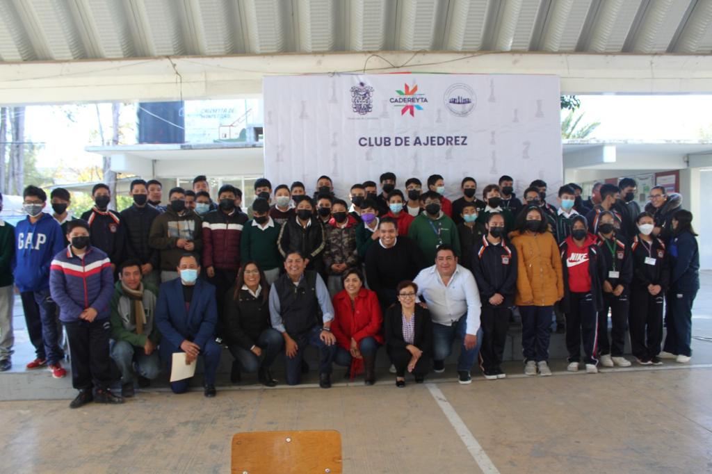 Edil Encabeza Inauguración de Club de Ajedrez en Secundaria de Cadereyta