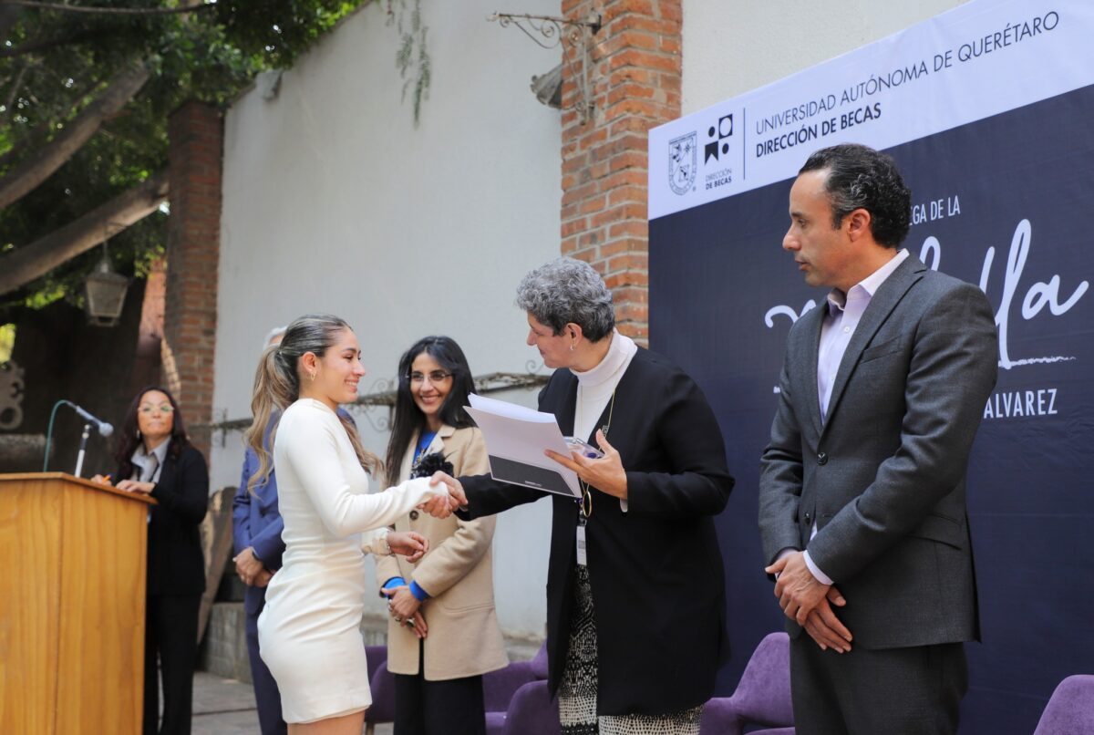 UAQ reconoce a 14 egresados con Medalla “José Guadalupe Ramírez Álvarez”.