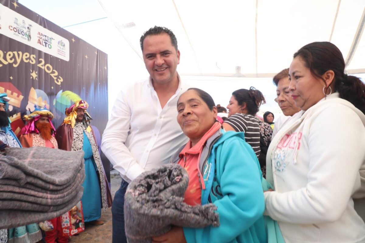 Realizan Gira de Día de Reyes Manuel Montes Hernández y Su Esposa Ana Cecilia Rodríguez de Montes