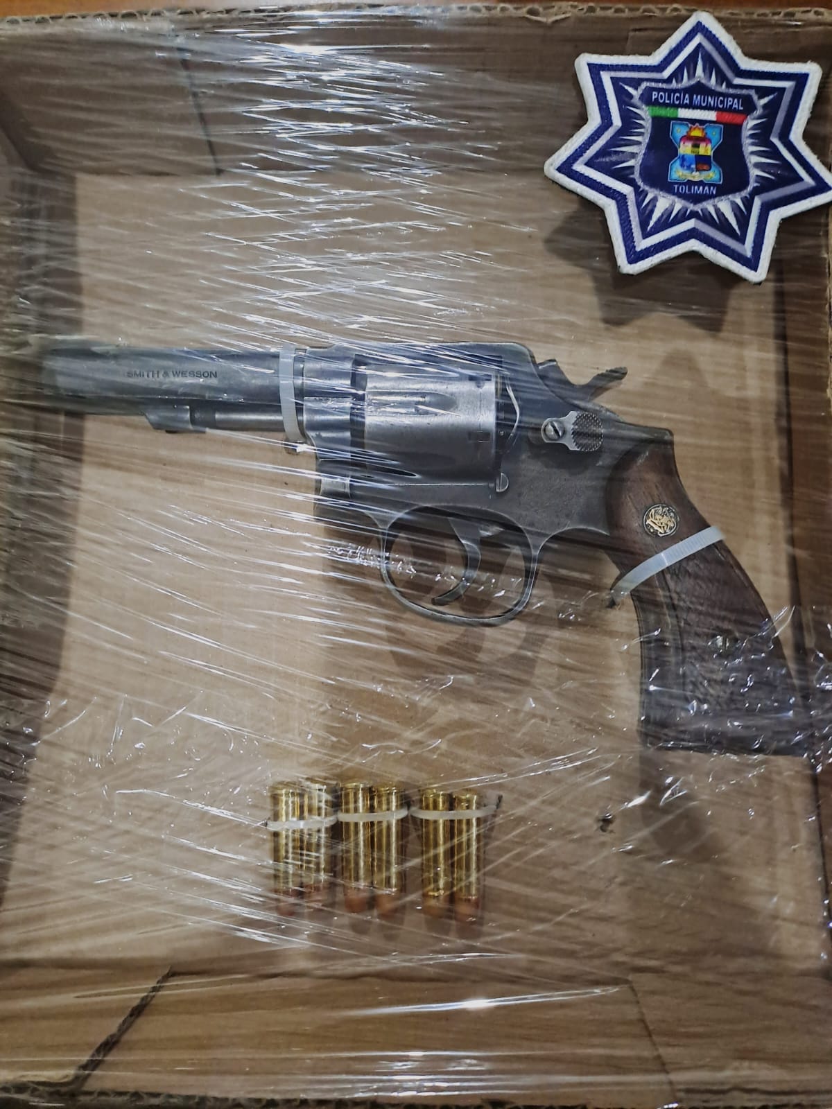 Ponen a Disposición a sujetos por portación de Arma de Fuego que contaban con órdenes de aprehensión