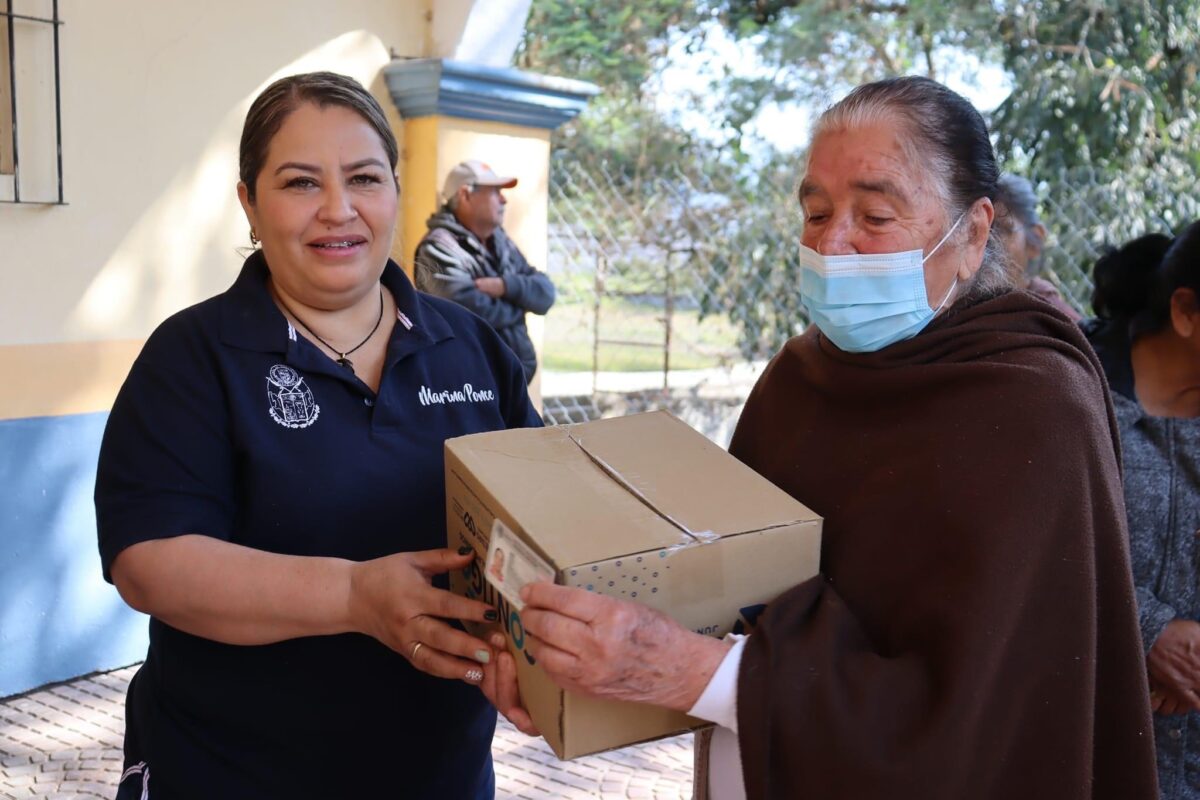 Marina Ponce Entrega Apoyo Alimentario a adultos mayores de Landa