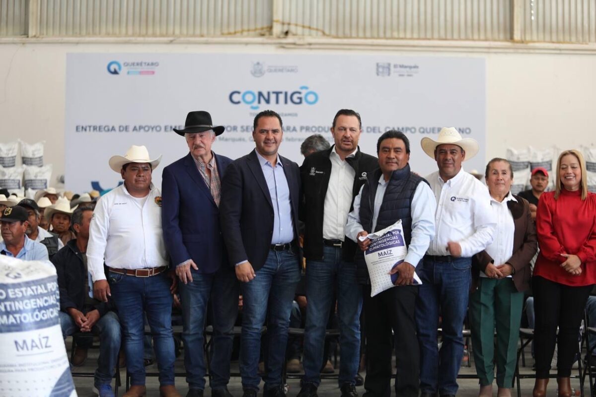 Acompaña Manuel Montes a Gobernador en Entrega de Apoyos por Sequía