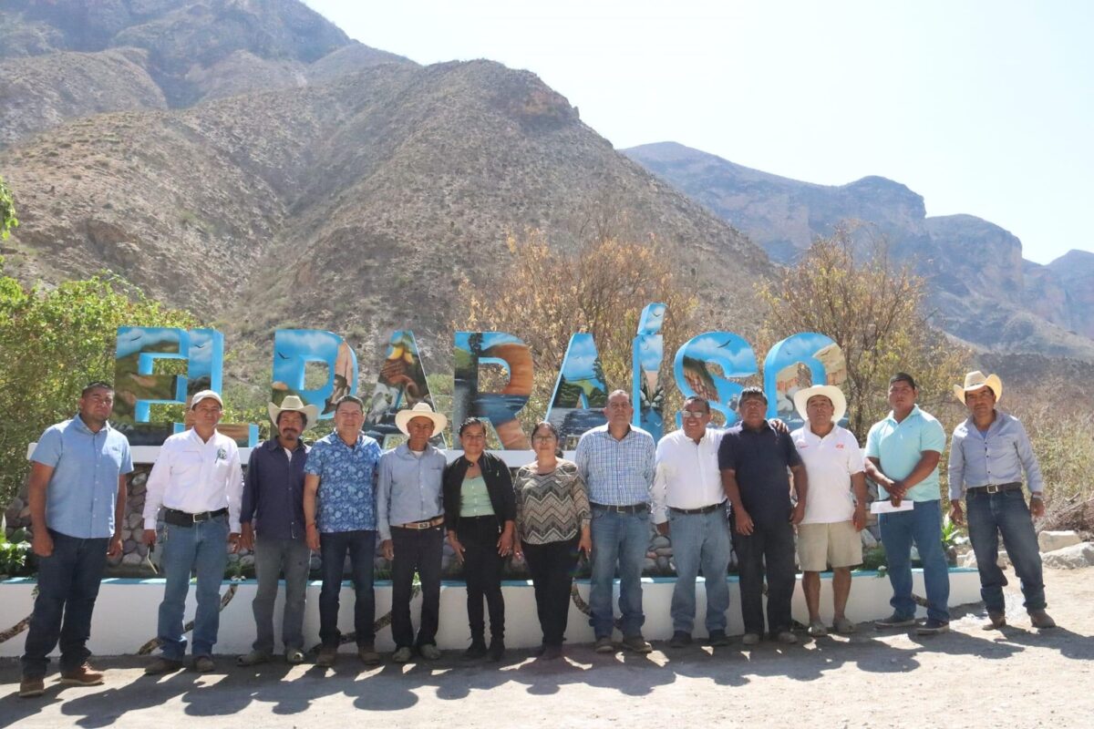 Edil Juan Carlos Linares Aguilar Devela Letras de la Comunidad “El Paraíso” una de las más Icónica en el Semidesierto Querétaro
