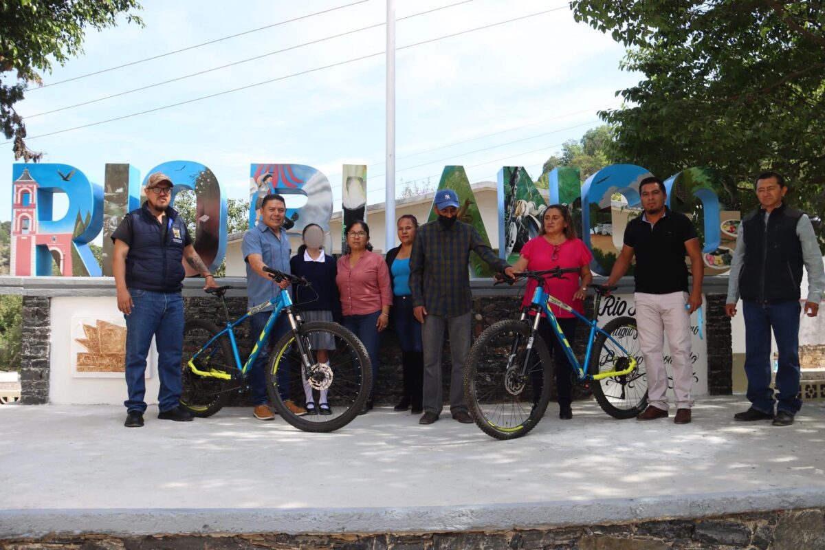 Develan Letras Monumentales en Río Blanco Peñamiller