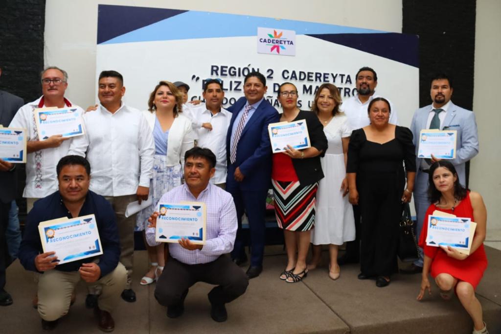 Encabeza Miguel Martínez Celebración de Día del Maestro