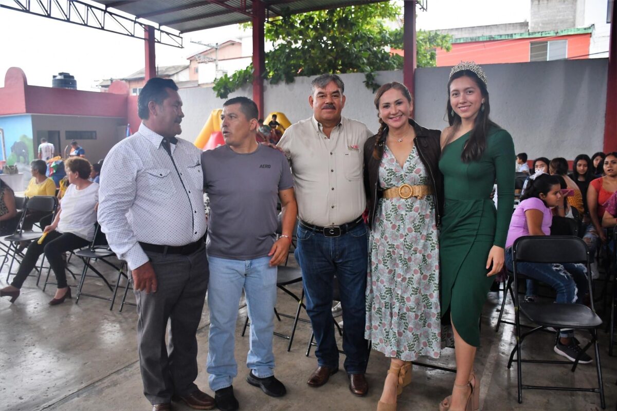 Efraín Muñoz Cosme Encabeza Festejo de la Niñez y las Mamás
