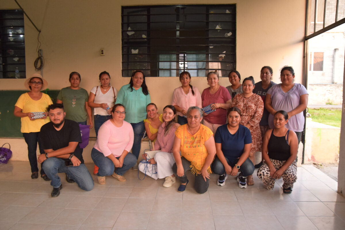 Acerca IQM talleres en beneficio de las mujeres de la zona serrana