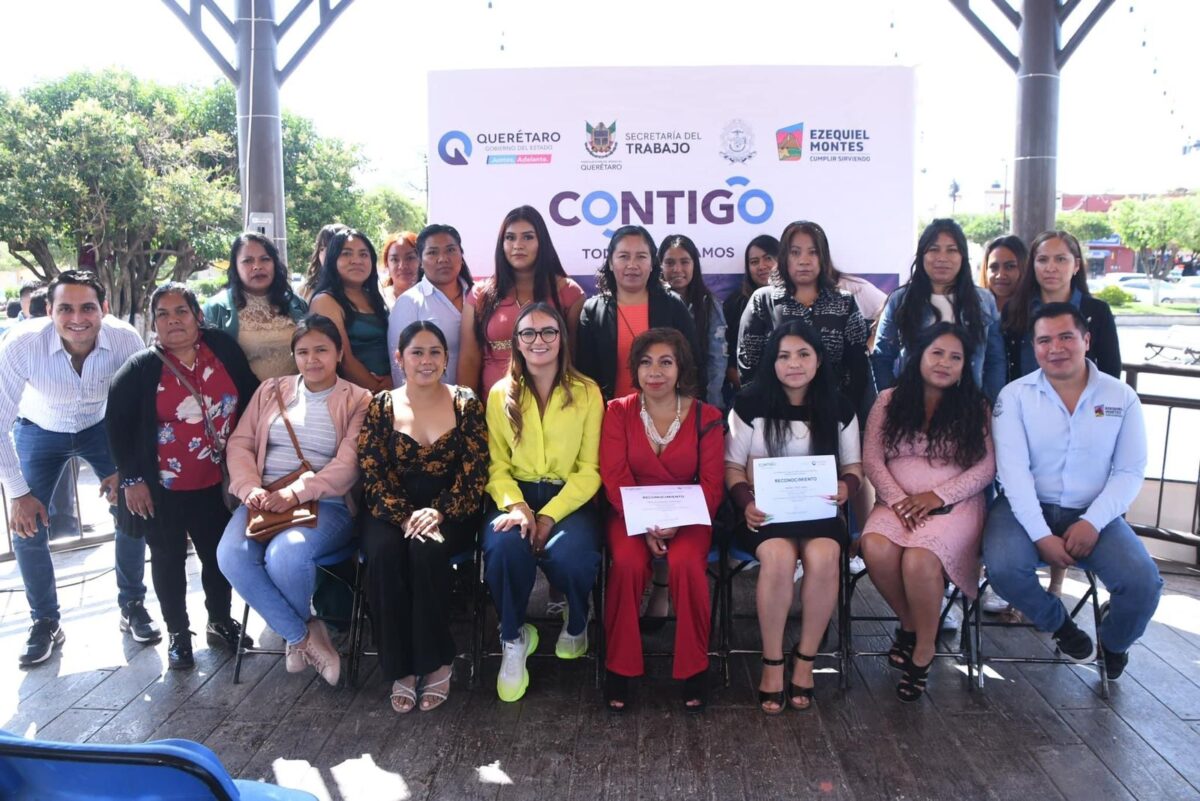 Lupita Pérez Montes hizo la entrega de constancias a beneficiarias de Curso de Autoempleo