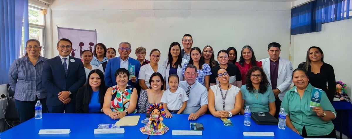 Atestigua Secretaria de Salud la presentación de la Cartilla de Vacunación en Sistema Braille