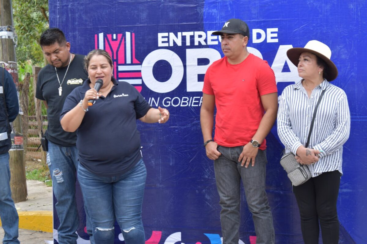 En Agua Zarca entrega Marina Ponce pavimentación de calle que conecta con segunda sección