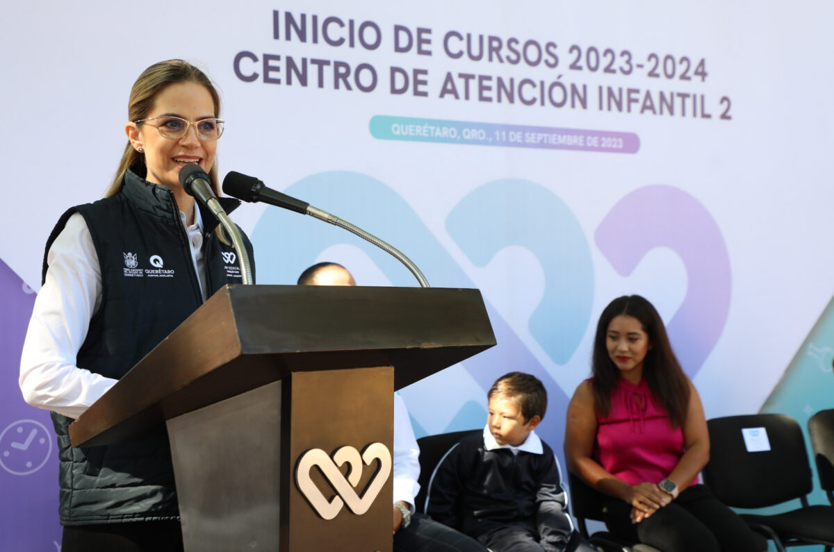 Entrega SEDIF uniformes escolares en los Centros de Atención Infantil  