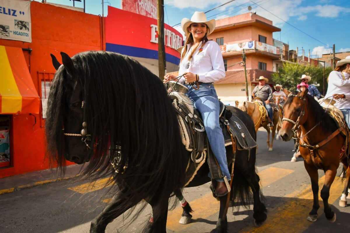 Participan 300 Jinetes en Carrera de la Amistad en Ezequiel Montes