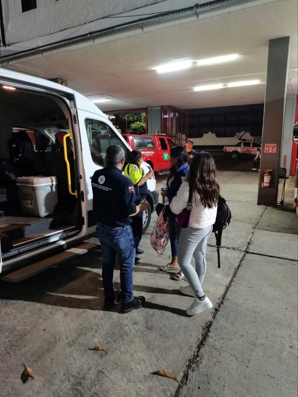 Brinda CEPCQ apoyo para la localización y regreso de población queretana afectada por huracán Otis