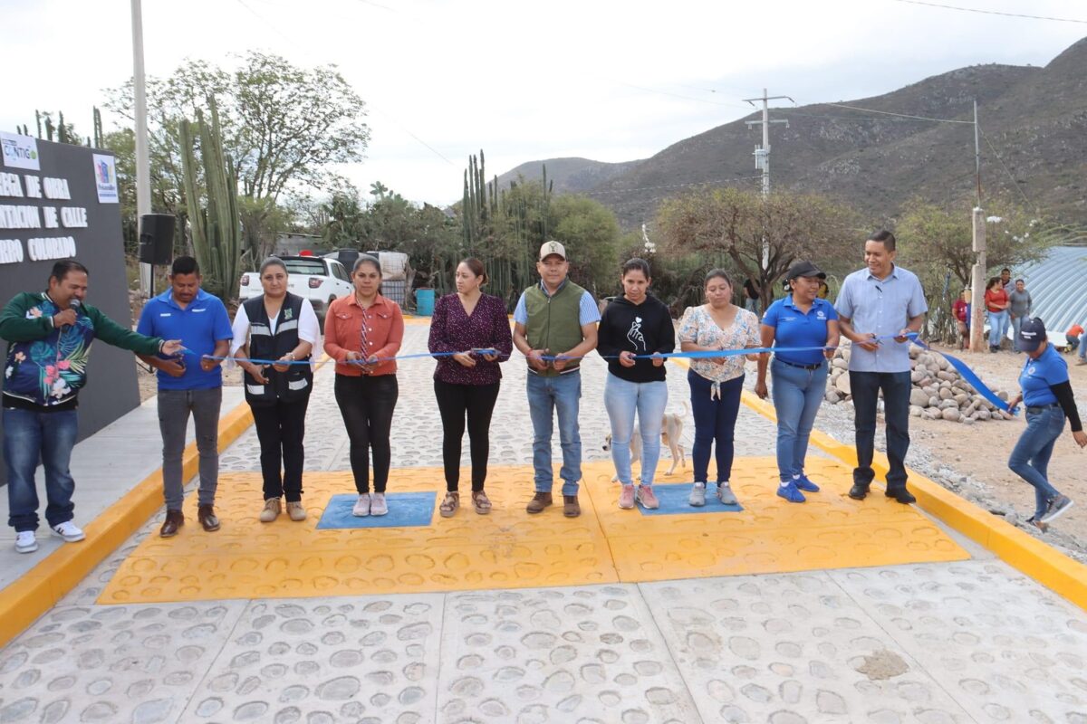 En Cerro Colorado Peñamiller Arrancan Pavimentación