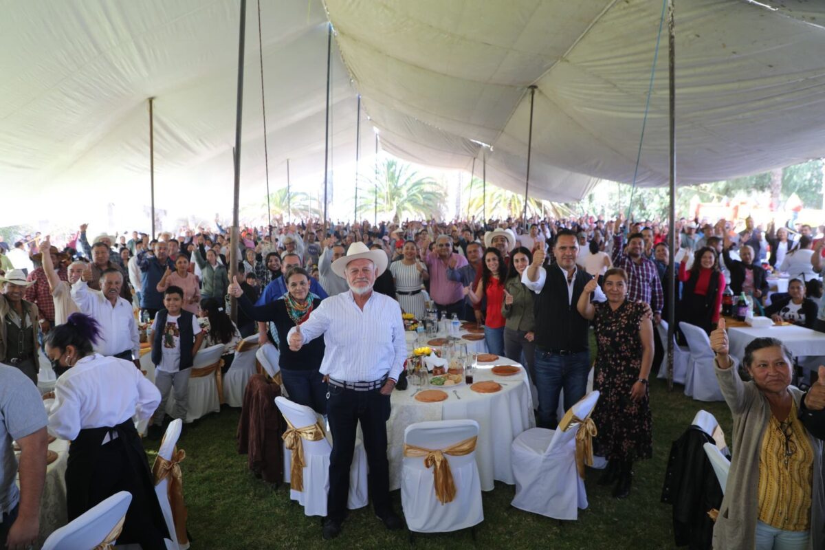 Refrenda Compromiso Manuel Montes ante líderes de las 53 comunidades