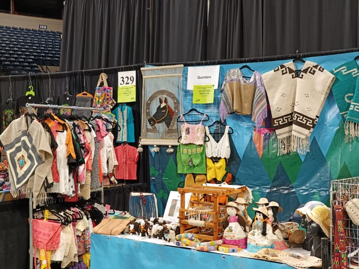 Pone en Alto al Municipio de Colón la Artesana Elia Gutiérrez en el evento Sister´s Cities en Laredo Texas.