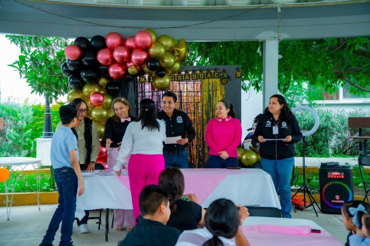 Como Padrino de Generación Acude Iván Reséndiz en el DIF Municipal