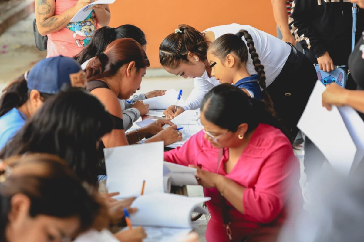 Administración Municipal Invierte 9 millones de pesos en vales escolares para apoyar a familias y comercio local