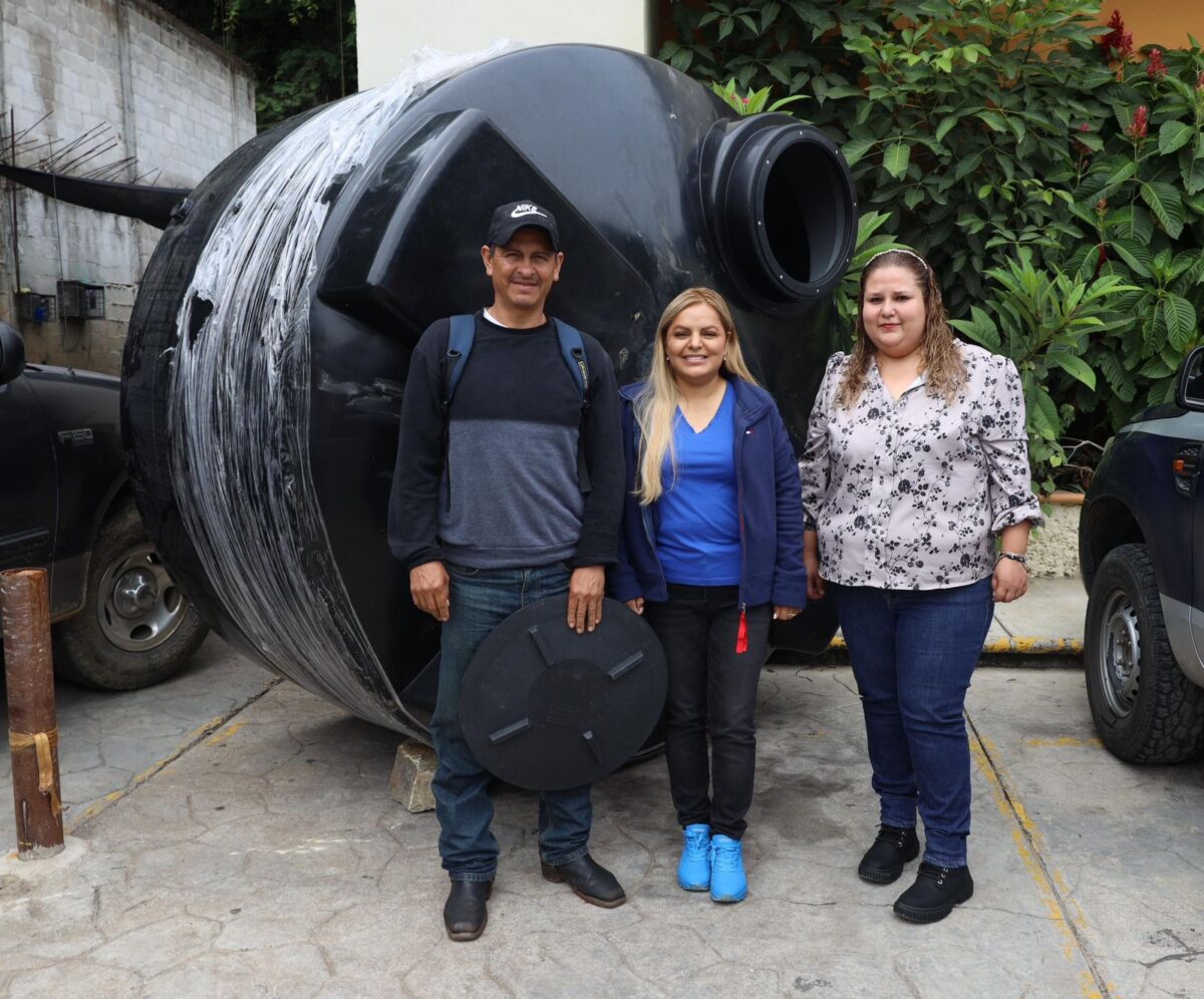 Entregan apoyos subsidiados a familias de la zona baja de Pinal de Amoles