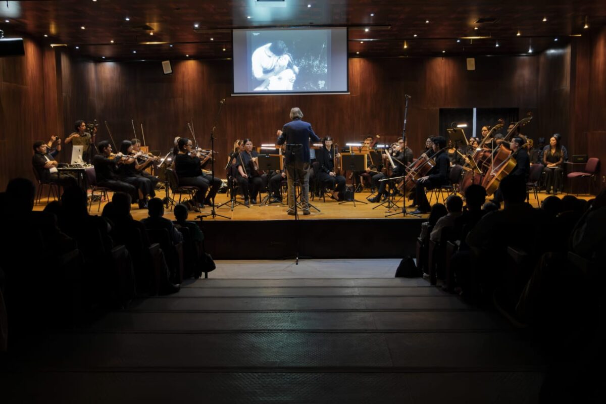 Estudiantes de Artes UAQ musicalizan “El tren fantasma”