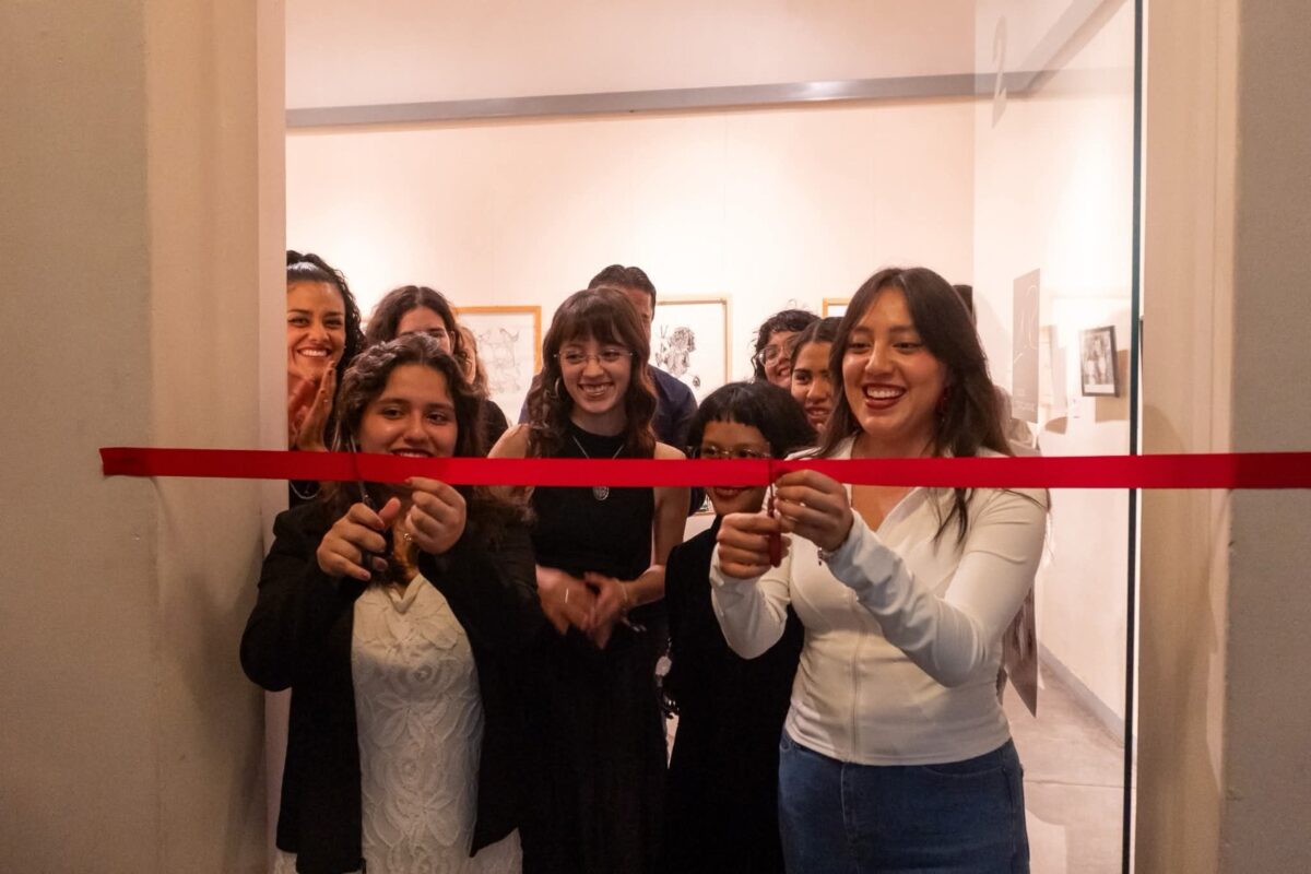Abre expo artística de estudiantes UAQ en la Fundación Carol Rolland
