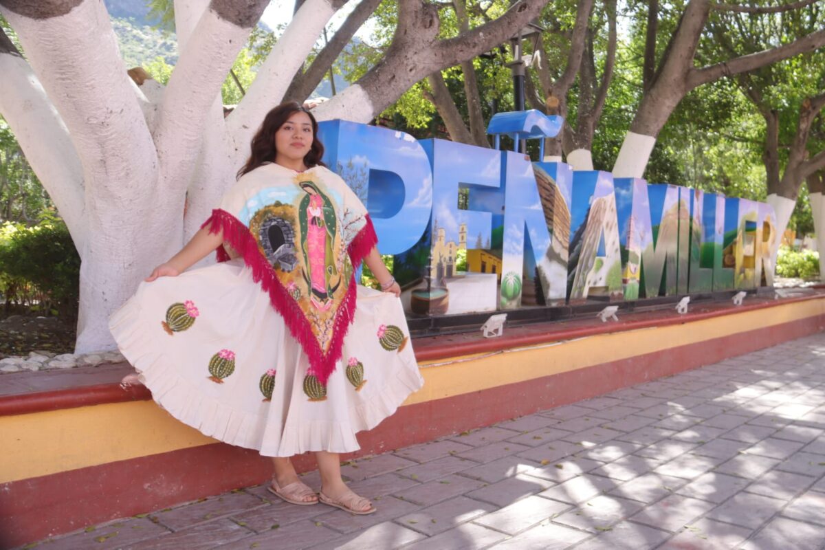 Participan Jóvenes Mujeres representando a sus municipios en la Flor más Bella en la Feria Ganadera