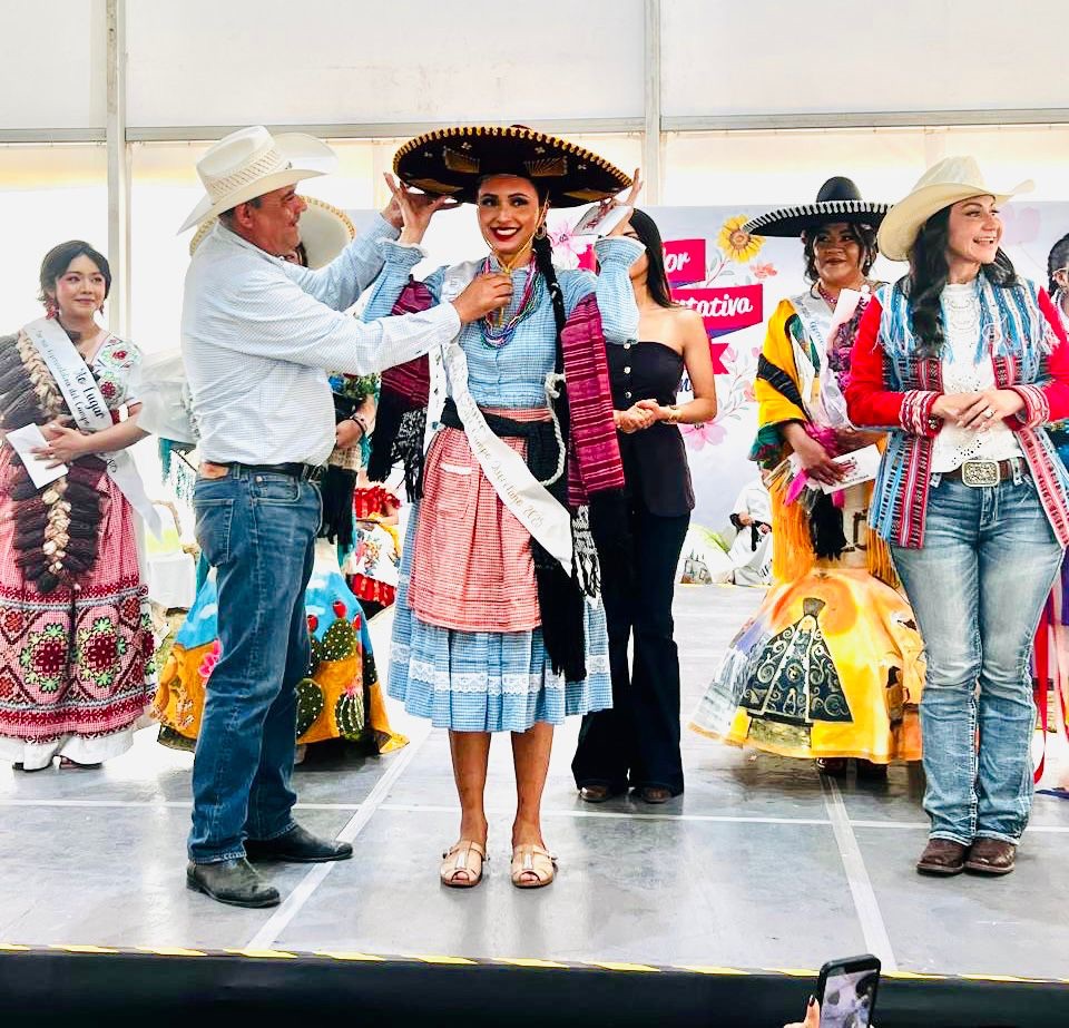 Pinal de Amoles brilla con el primer lugar en el certamen “La flor más representativa del campo queretano”