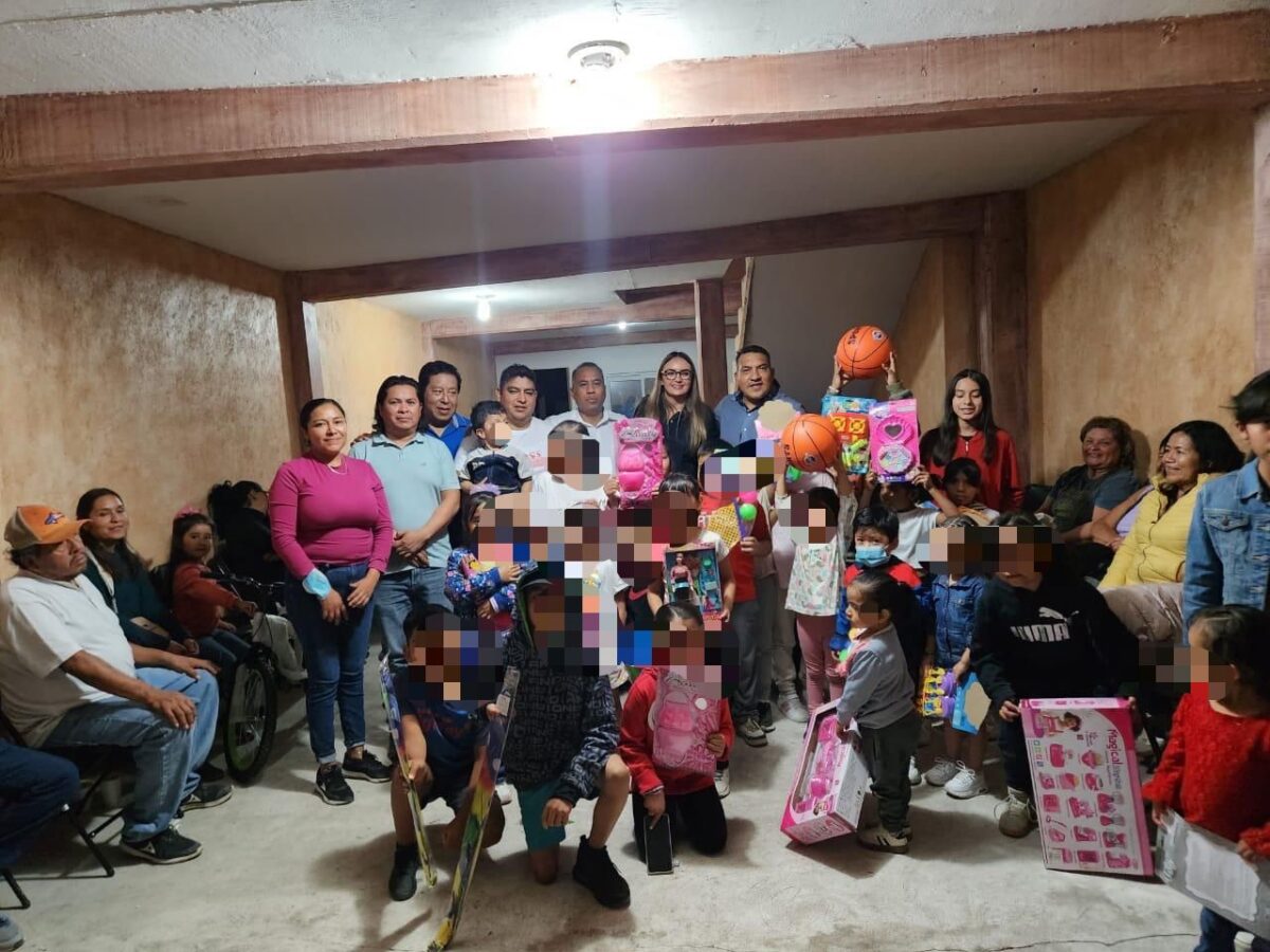 Comparten Rosca de Día de Reyes en Comité Municipal del PAN de Tolimán