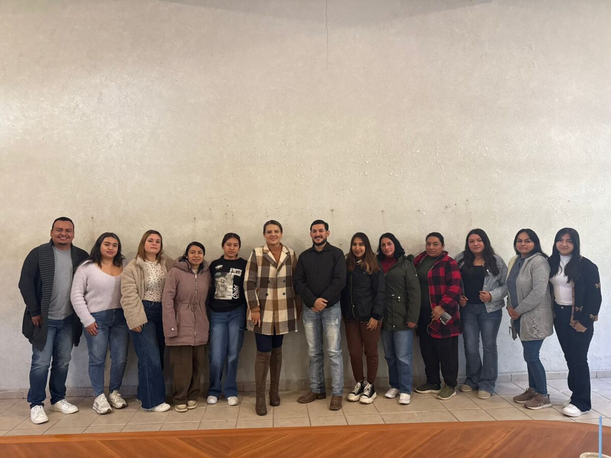 Construye Yuni Benítez mejores condiciones para Profesorado de CONAFE  