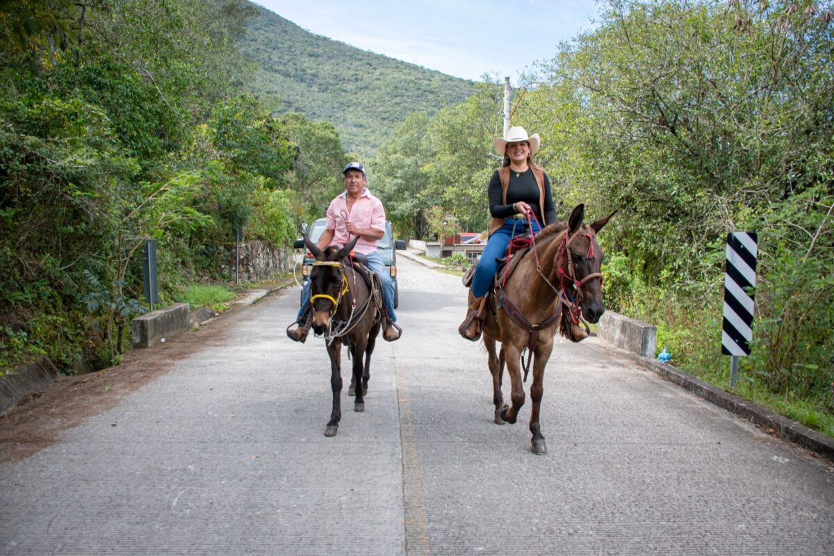 Incentiva Tradiciones Comunitarias Yuni Benítez con Cabalgata Tilaco-Santa Inés