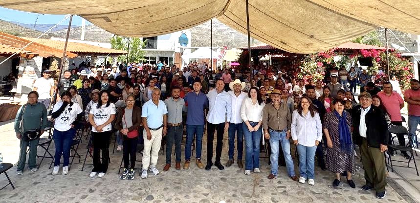 En reunión de amigos Cesar Alcantara fortalece estructura social