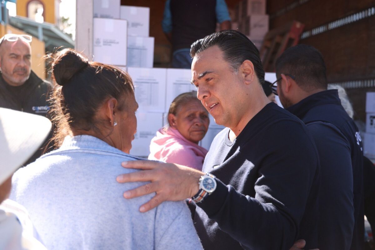 Supervisa Luis Nava entrega de canastas alimentarias en El Marqués