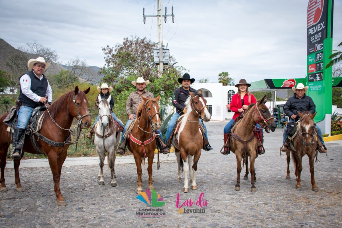 Acompaña Yuní Benítez con Orgullo la Tradicional Cabalgata de Encino Solo