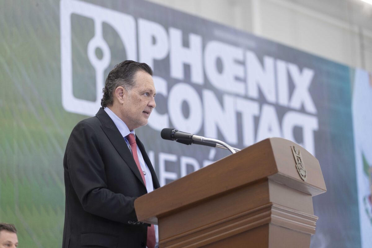 Inaugura Gobernador planta Phoenix Contac