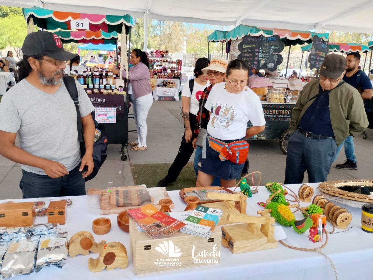 Presentes Artesanos de Landa en Feria Artesanal “Manos que Tejen Identidad”
