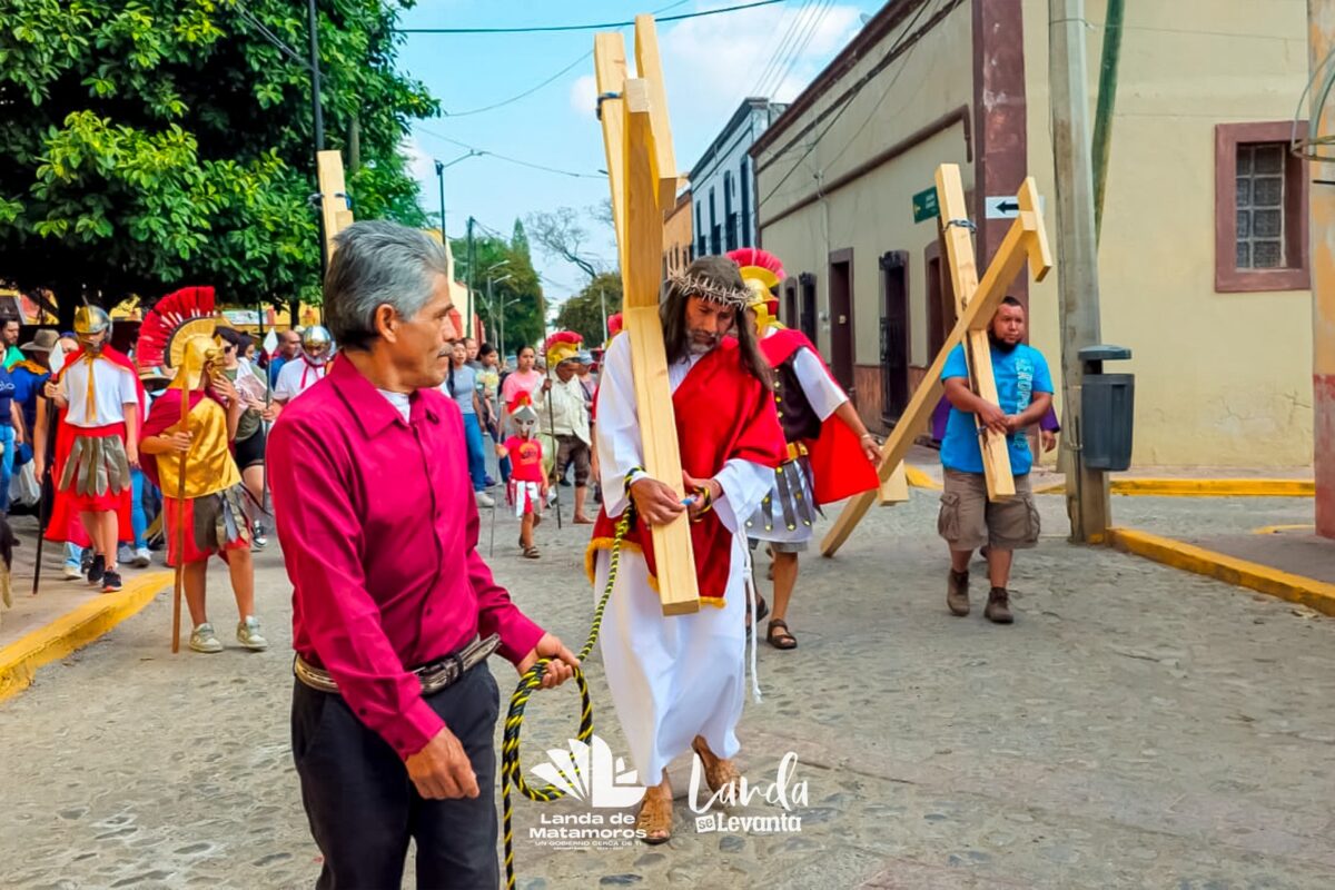 Se vivió con fe el viacrucis en cabecera de Landa de Matamoros