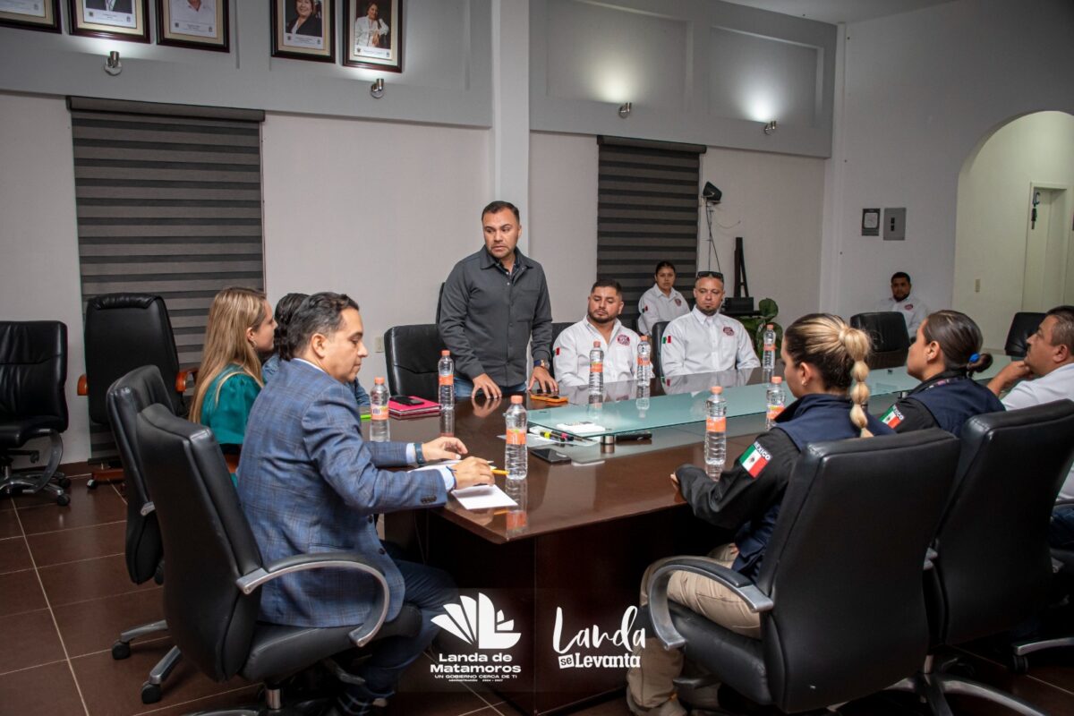 Yuni Benítez y Eric Gudiño Suman Esfuerzos Para Fortalecer a Protección Civil en Landa De Matamoros