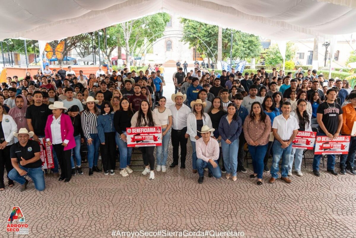 Más de 1.5 millones de pesos en becas impulsan el futuro educativo de jóvenes en Arroyo Seco